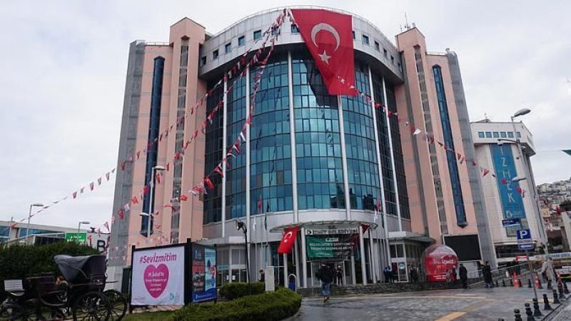 Kocaeli’de İzmit Belediyesi’ne yönelik yürütülen yolsuzluk soruşturması kapsamında gözaltına alınan