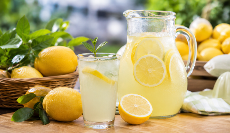 Yaz aylarının en çok tercih edilen serinletici içeceklerinden limonata, hijyen