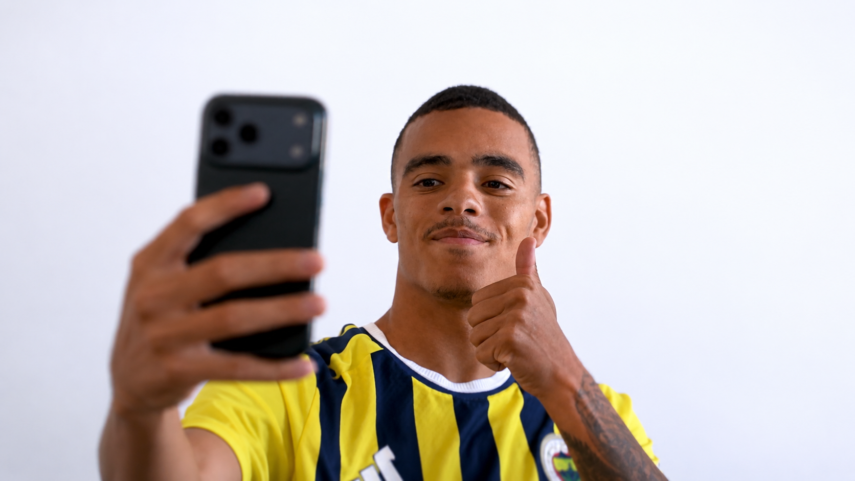 Fenerbahçe, İngiliz hücum oyuncusu Mason Greenwood’u kadrosuna kattığını resmen duyurdu.