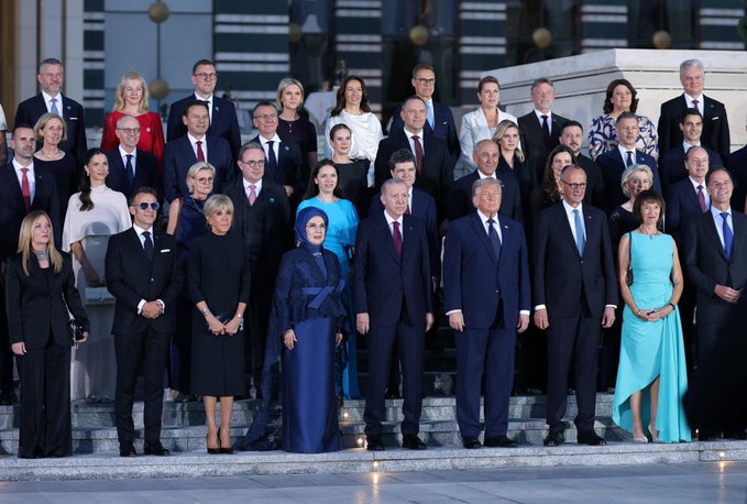 Fransa Cumhurbaşkanı Emmanuel Macron, Cumhurbaşkanı Recep Tayyip Erdoğan ve Emine
