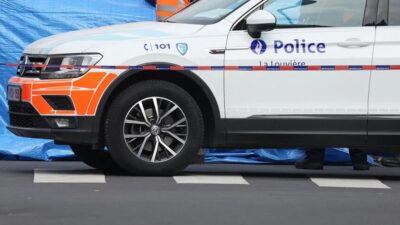 Belçika’nın başkenti Brüksel’de tramvayda bir kadına hakaret ederek ırkçı ve