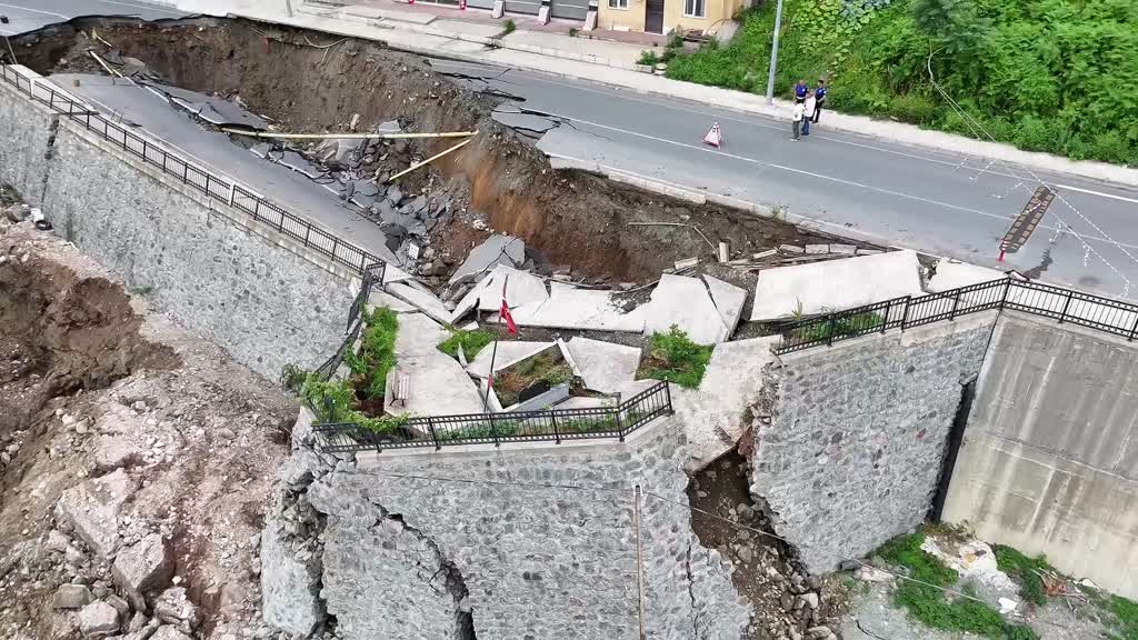 Rize’nin İslampaşa Mahallesi’nde yapımı süren 1000 kişilik öğrenci yurdu inşaatındaki