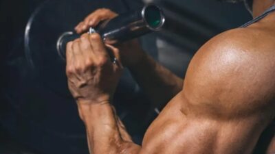 Güçlü ve formda görünen bazı vücut geliştirme sporcularının genç yaşta