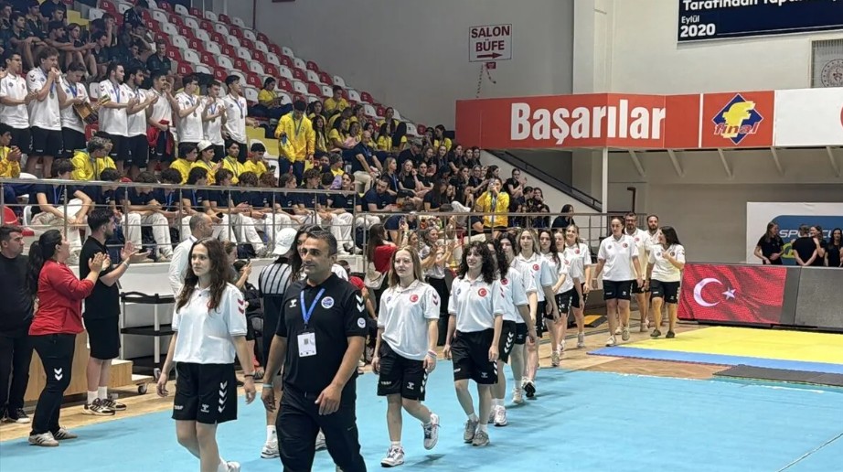 Kocaeli’nin Gebze ilçesinde düzenlenen CMAS Sualtı Hokeyi Yaş Grupları Dünya