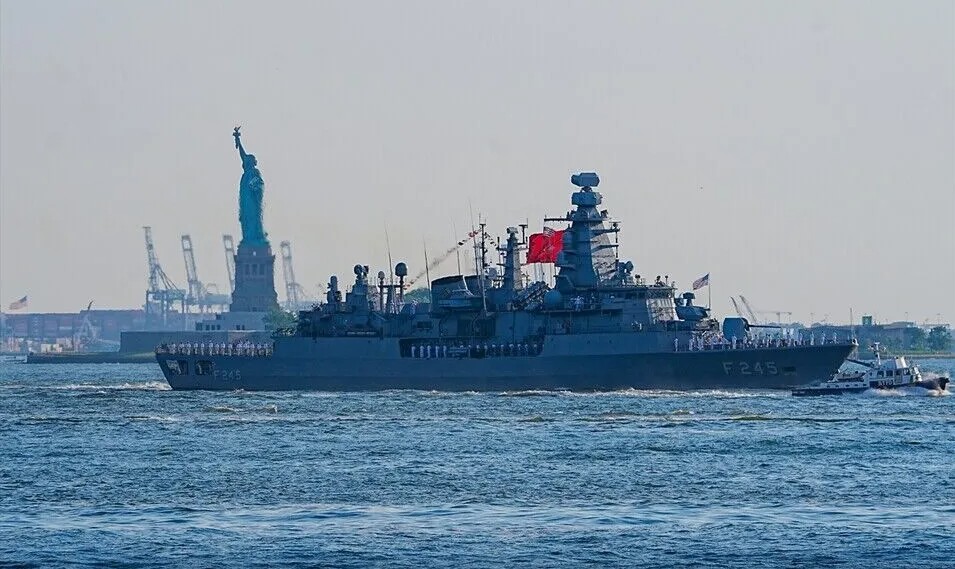 Türk Deniz Kuvvetlerine ait TCG Oruçreis fırkateyni, ABD’nin 250. kuruluş