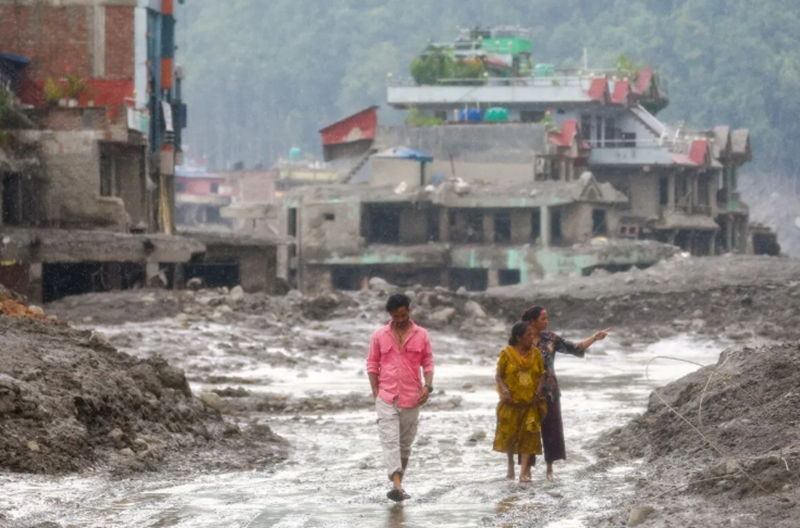 Nepal’in Çin sınırına yakın Rasuwa bölgesi ve çevresini etkileyen sel