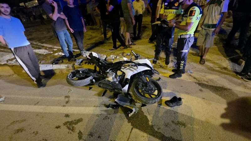 Aksaray-Konya kara yolunda otomobil ile plakasız motosikletin çarpışması sonucu meydana