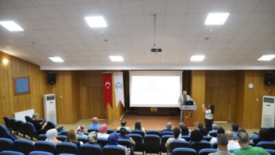 Aksaray Üniversitesi (ASÜ) Sağlık Bilimleri Fakültesinde düzenlenen değerlendirme toplantısında kalite