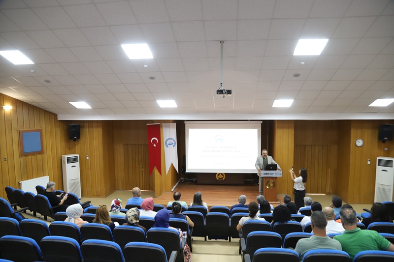 Aksaray Üniversitesi (ASÜ) Sağlık Bilimleri Fakültesinde düzenlenen değerlendirme toplantısında kalite