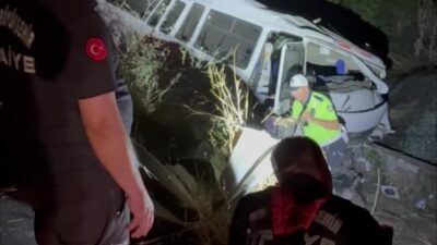 Aydın’ın Sultanhisar ilçesinde gece saatlerinde meydana gelen trafik kazasında, bariyerlere