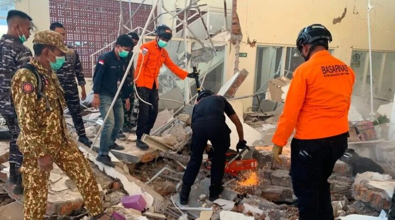 Endonezya’nın Flores bölgesinde 15 Ağustos’ta meydana gelen 7,7 büyüklüğündeki depremde