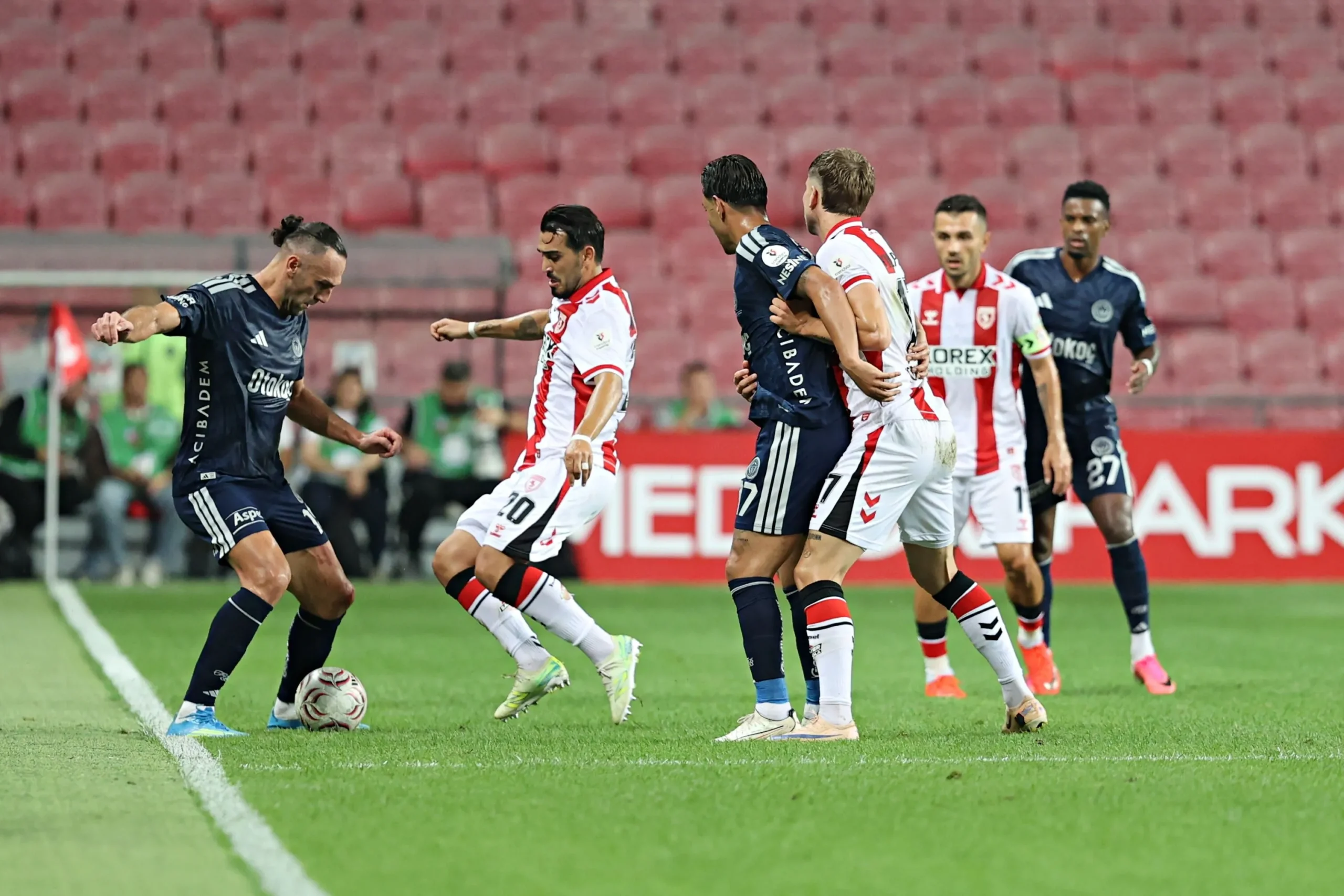 Trendyol Süper Lig’in 3. haftasında Fenerbahçe, deplasmanda Samsunspor’u 2-0 mağlup