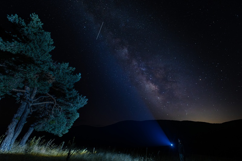 Nevşehir Kalesi'nde düzenlenen Perseid meteor yağmuru gözlem etkinliği, çok sayıda