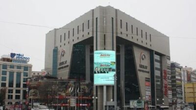 Ankara’nın en işlek noktalarından Kızılay Meydanı’nda bulunan Kızılay Alışveriş Merkezi’yle