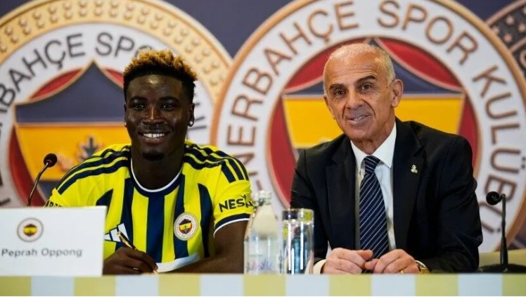 Fenerbahçe, yeni transferi Kojo Peprah Oppong için Chobani Stadı’nda imza