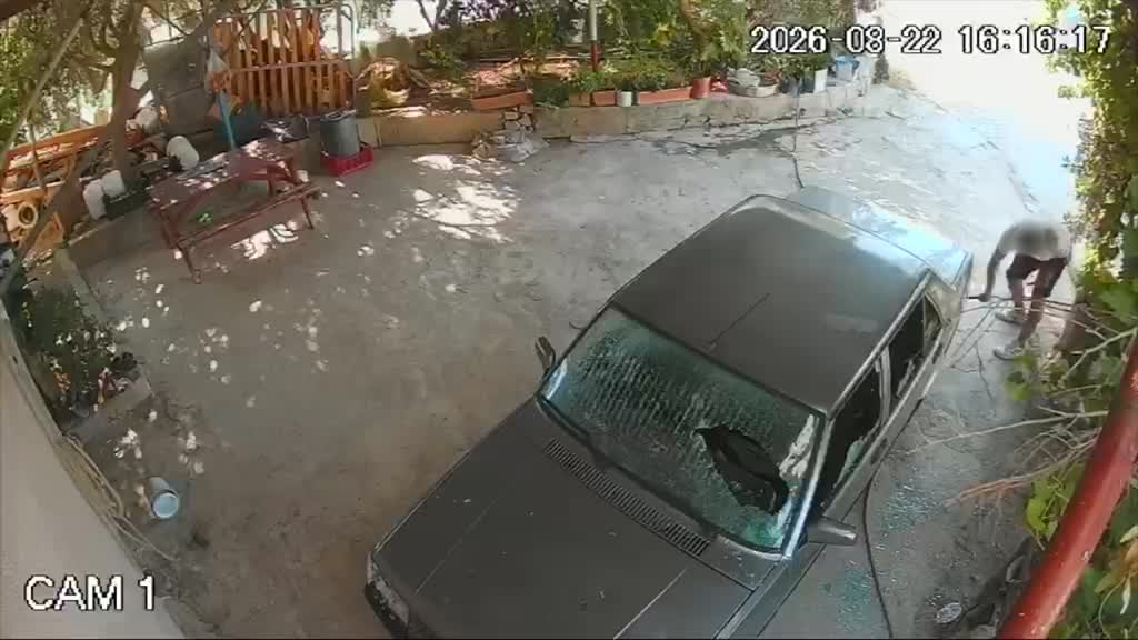 Mersin’in Anamur ilçesinde bir kadını tehdit ettikten sonra evinin önünde