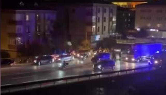 İstanbul Büyükçekmece’de D-100 kara yolunda yolun karşısına geçmeye çalışan 42