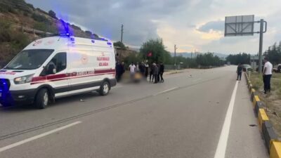 Isparta-Konya kara yolu üzerindeki Atabey Kavşağı’nda otomobil ile elektrikli bisikletin
