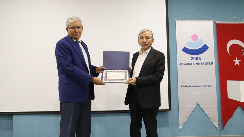 Aksaray Üniversitesi’nde öğrencilerle buluşan Prof. Dr. Süleyman Doğan, yapay zekânın