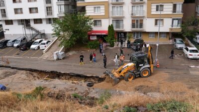 Ankara’nın Keçiören ilçesinde etkili olan sağanak nedeniyle çöken Gülgün Sokak’ta