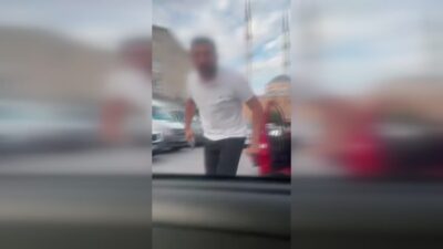 Ankara’nın Pursaklar ilçesinde seyir halindeki bir aracın önünü otomobiliyle kesen