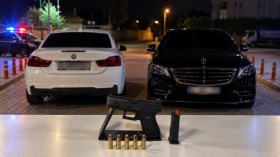 Konya’nın Karatay ilçesinde iki araçla bir otomobili takip ederek önünü