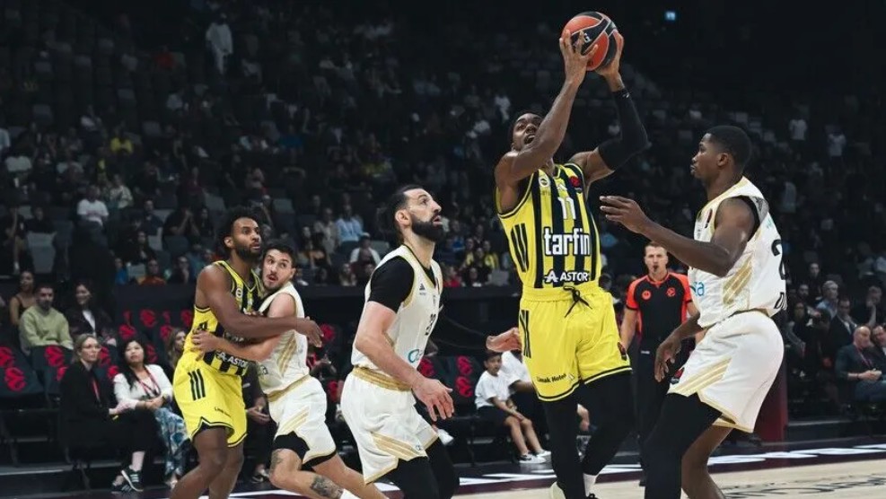 Basketbol Avrupa Ligi Süper Kupa üçüncülük maçında Fenerbahçe Tarfin, Dubai