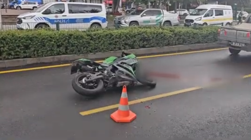 Çorum’da seyir halindeyken devrilen motosikletin sürücüsü D.A. (18), ağır yaralı
