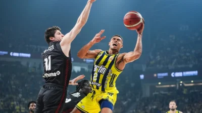 Basketbolda 39. Erkekler Cumhurbaşkanlığı Kupası’nda Fenerbahçe Tarfin, Beşiktaş’ı 72-59 mağlup