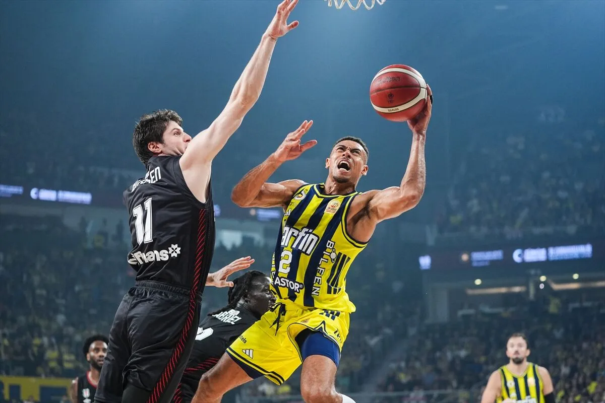 Basketbolda 39. Erkekler Cumhurbaşkanlığı Kupası’nda Fenerbahçe Tarfin, Beşiktaş’ı 72-59 mağlup
