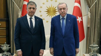 Cumhurbaşkanı Recep Tayyip Erdoğan, CHP’den istifa ederek İzmir Büyükşehir Belediye