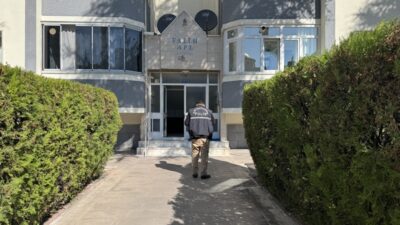 Kayseri’nin Melikgazi ilçesinde 10 katlı bir binanın üçüncü katındaki evin