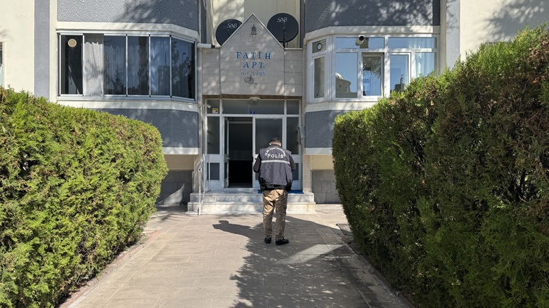 Kayseri’nin Melikgazi ilçesinde 10 katlı bir binanın üçüncü katındaki evin