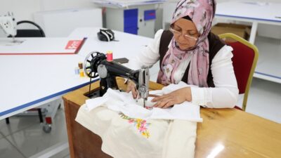 Konya'nın Hadim ilçesinde belediye öncülüğünde kurulan atölyede dokuma kursu verilen
