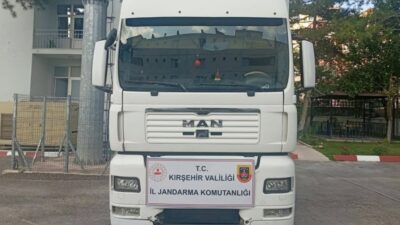 Kırşehir-Kayseri kara yolunda jandarma ekiplerince yapılan trafik denetiminde durdurulan bir