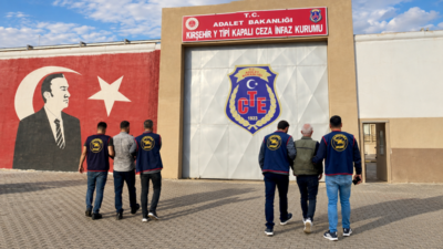 Kırşehir’de haklarında kesinleşmiş hapis cezası bulunan 2 firari hükümlü, jandarma