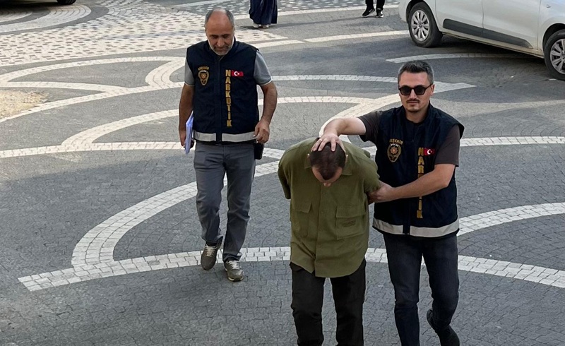 Konya’nın Akşehir ilçesinde uyuşturucu satışı yaptığı belirlenen bir şüpheli, polis