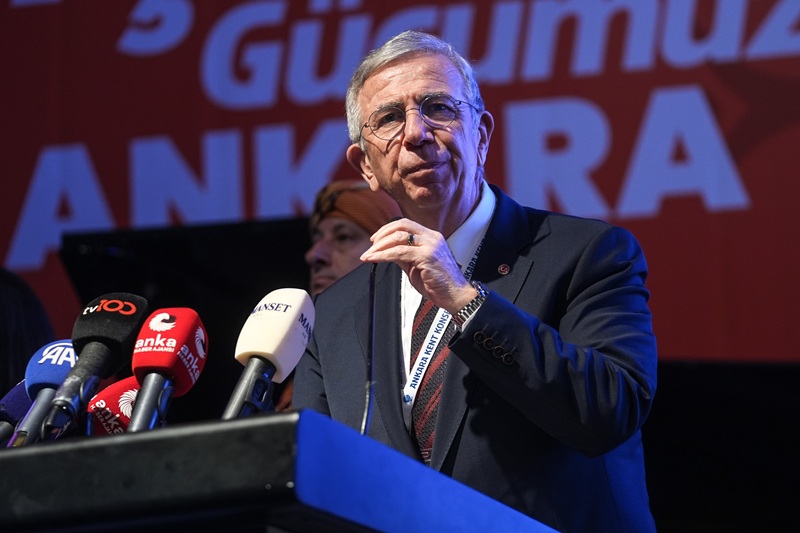 Ankara Büyükşehir Belediye Başkanı Mansur Yavaş, CHP’den ayrılacağı ve başka