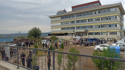 Osmaniye’nin Çardak köyündeki Farabi Anadolu Lisesi’nin bahçesinde Türk dili ve