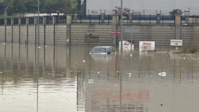 Sakarya’da sabah saatlerinden itibaren etkili olan kuvvetli sağanak nedeniyle bazı