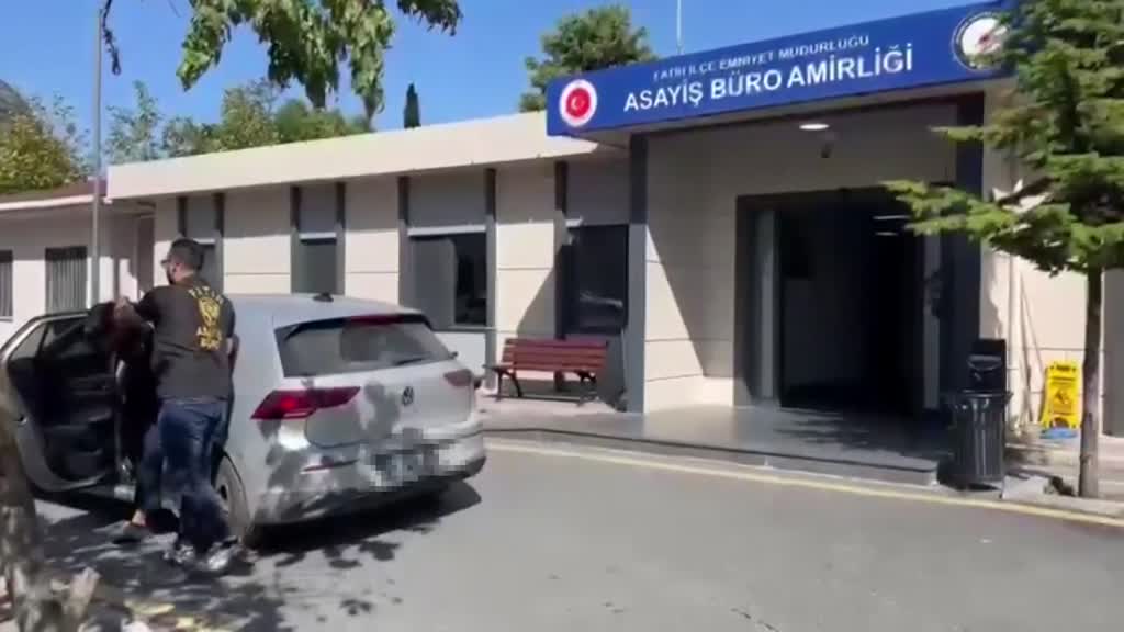 İstanbul’un Fatih ilçesinde ücret konusunda yaşanan anlaşmazlığın ardından iki yolcusunu
