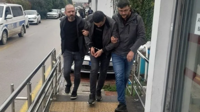 Adana'da suç örgütüne üye olma suçlamasıyla hakkında gözaltı kararı bulunan