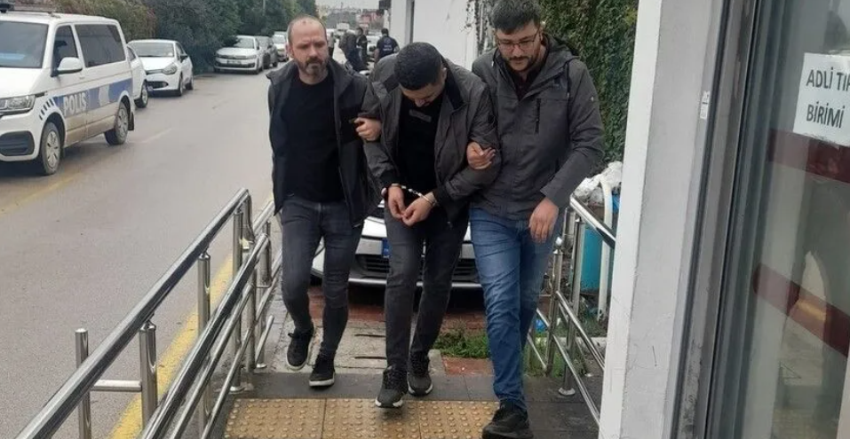 Adana'da suç örgütüne üye olma suçlamasıyla hakkında gözaltı kararı bulunan