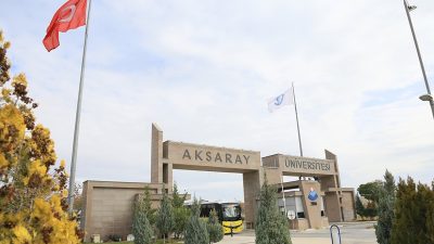 Aksaray Üniversitesi (ASÜ), Cumhuriyet'in 103. kuruluş yıl dönümünü 5 kilometrelik