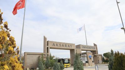 Aksaray Üniversitesi (ASÜ), Cumhuriyet'in 103. kuruluş yıl dönümünü 5 kilometrelik