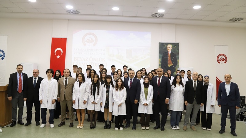 Aksaray Üniversitesi Veteriner Fakültesinde 2026-2027 eğitim-öğretim yılı kapsamında düzenlenen törenle
