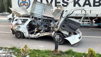 Ankara’nın Mamak ilçesinde iki otomobilin çarpışması sonucu meydana gelen kazada