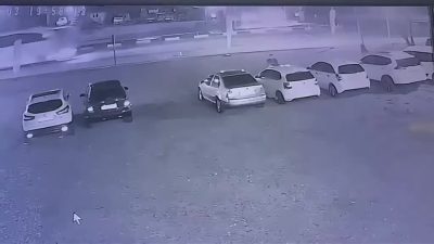 Antalya’nın Serik ilçesinde bir otomobil galerisindeki 6 araç, üzerlerine benzin