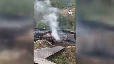 Bayburt’un Heybetepe köyünde bir evin çatısında çıkan yangın kısa sürede