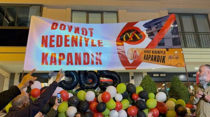 İstanbul Üsküdar’da yaklaşık bir yıldır mahalle sakinlerinin protesto ettiği McDonald’s